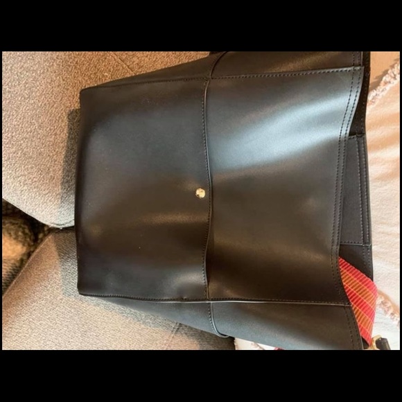 Brand new leather tote style back, it’s absolutely gorgeous. - Picture 3 of 5